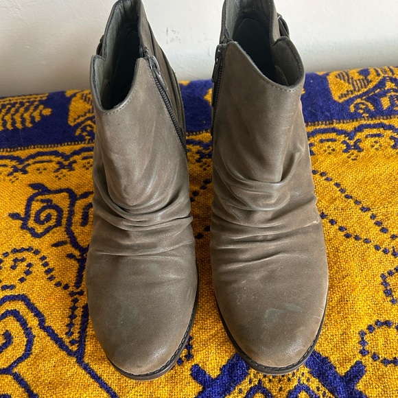 Bare Trap Forest Green Booties sz. 10 - Picture 2 of 5